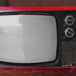 Samotny relaks przed tv, czy też niedzielne filmowe popołudnie, umila nam czas wolny oraz pozwala się zrelaksować.